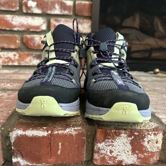 On womens Cloudtrax hiking shoes, size 9.5, preowned,excellent condition - Picture 5 of 9